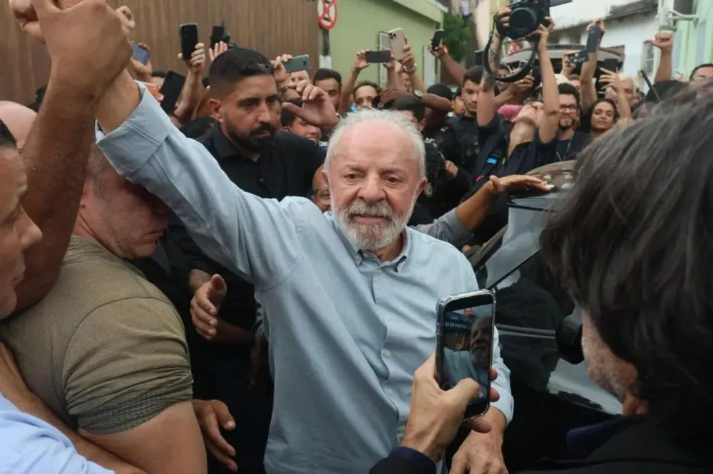 Presidente Lula visita Ubá e percorre áreas atingidas pela enchente